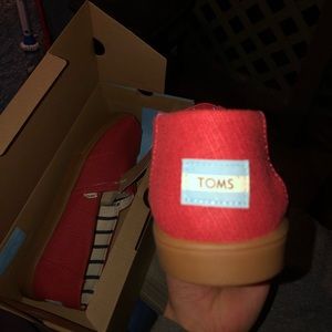 Toms Classic Brick Red